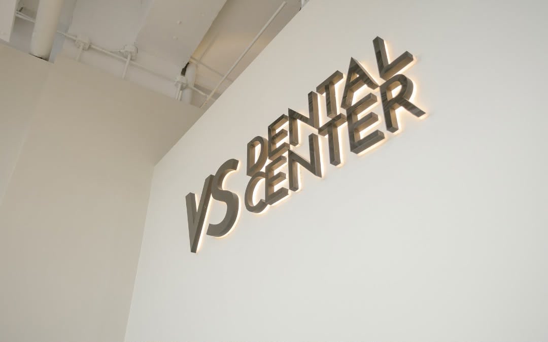 Backlit VS Dental Center signage